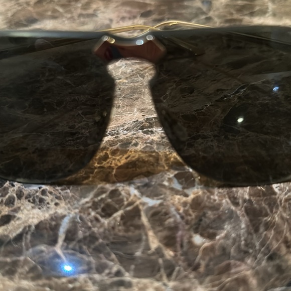 Gucci Black Rimless Sunglasses with Gold Detail - Picture 6 of 6